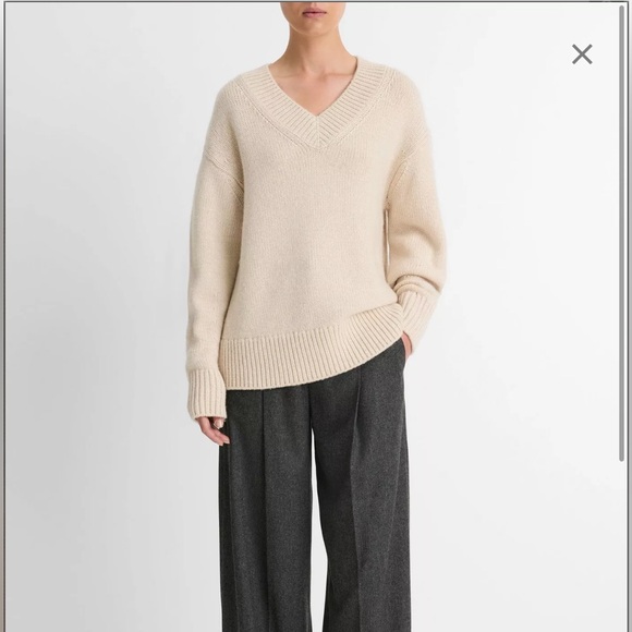 Vince Sweaters - Vince Wool Cashmere V-Neck Sweater Beige Women’s Size S Cozy Elegant